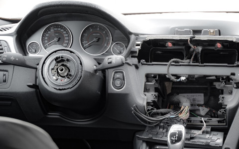 S meer diefstal auto onderdelen door mobiele bendes leidt tot experiment AdobeStock 254370106(1)