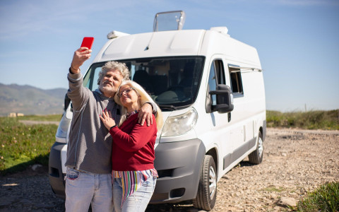 Stel voor camper pexels kampus production 7476917